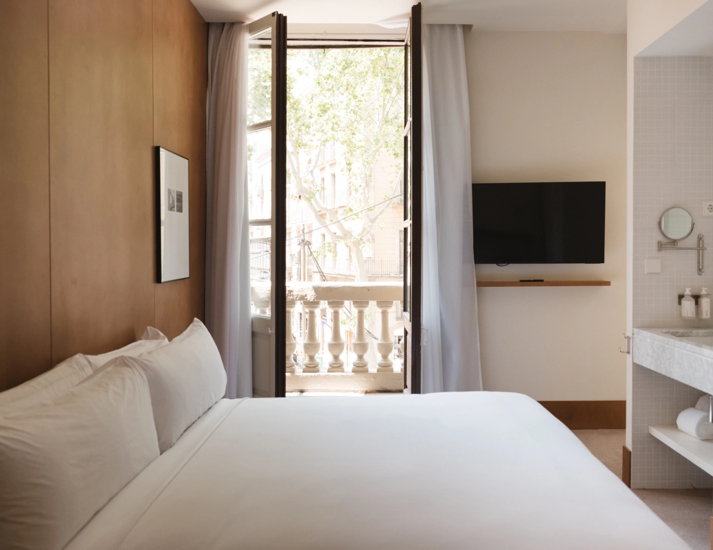 19 m² · 2 personas · Cama queen o dos camas individuales · Vista a la ciudad